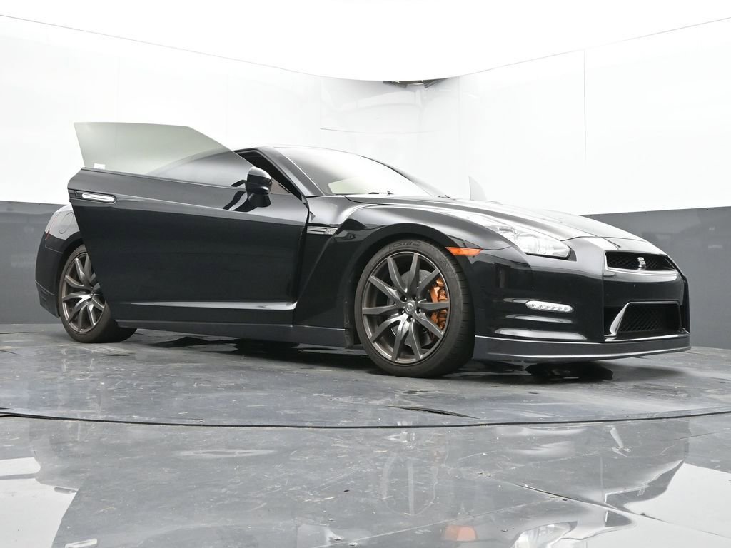 Used 2014 Nissan GT-R Premium image 63