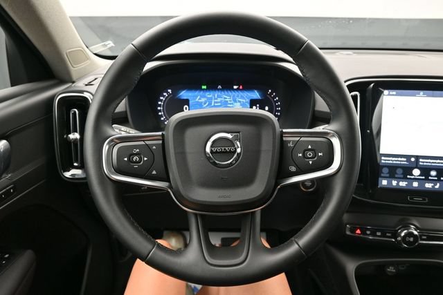 Used 2025 Volvo XC40 B5 Plus AWD/4WD image 24