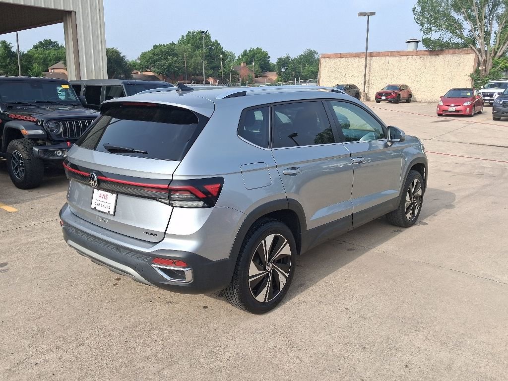 Used 2025 Volkswagen Taos SE AWD/4WD image 7