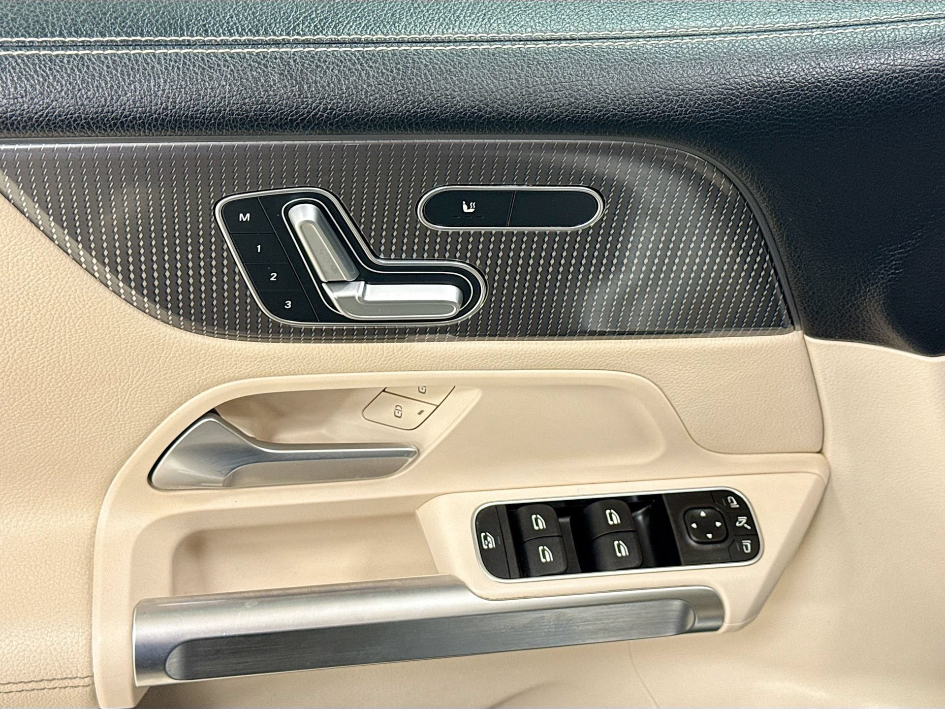 Used 2022 Mercedes-Benz GLB 250 image 17