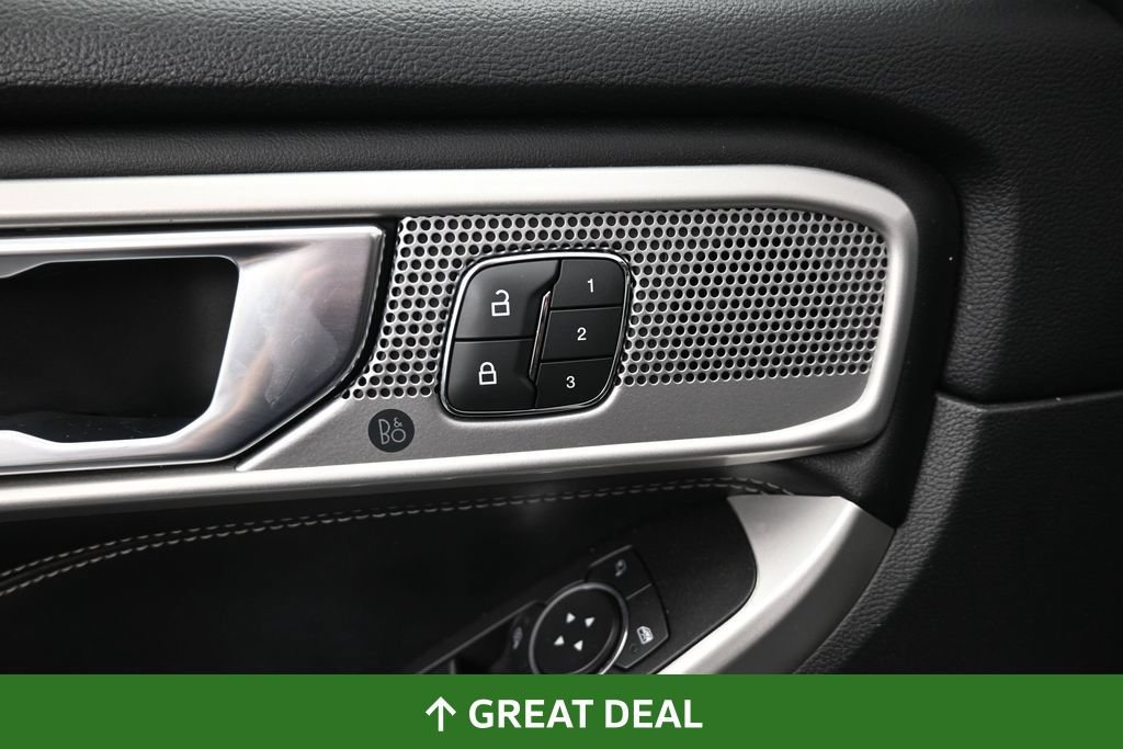 Used 2022 Ford Explorer Limited w/ Equipment Group 301A AWD/4WD image 32
