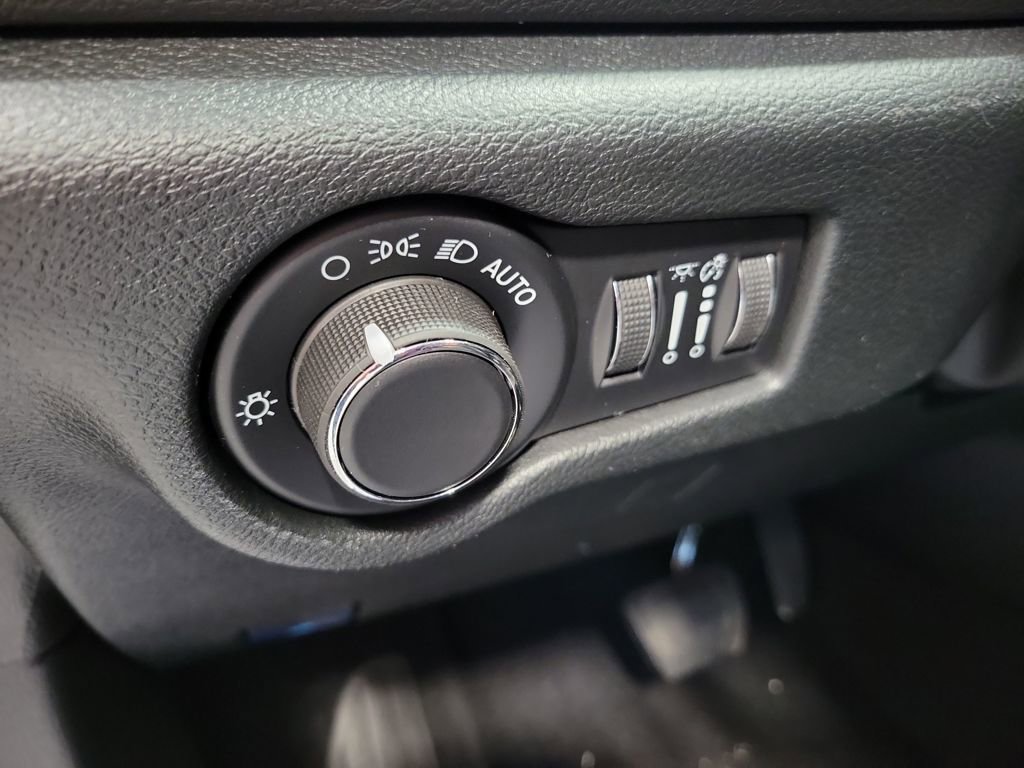 New 2026 Chrysler Voyager LX image 15