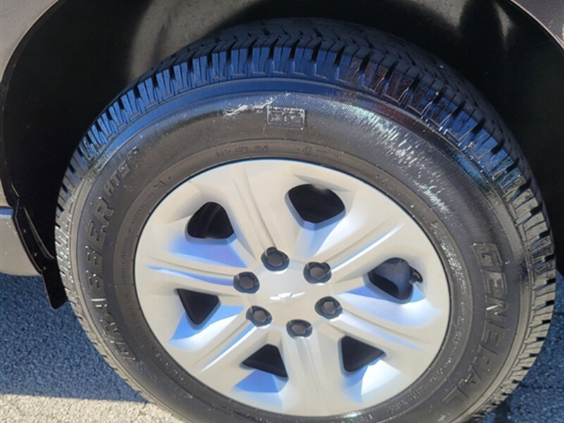 Used 2015 Chevrolet Traverse LS FWD image 32