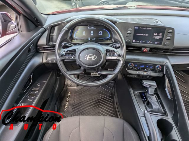 Used 2025 Hyundai Elantra Sport FWD image 18