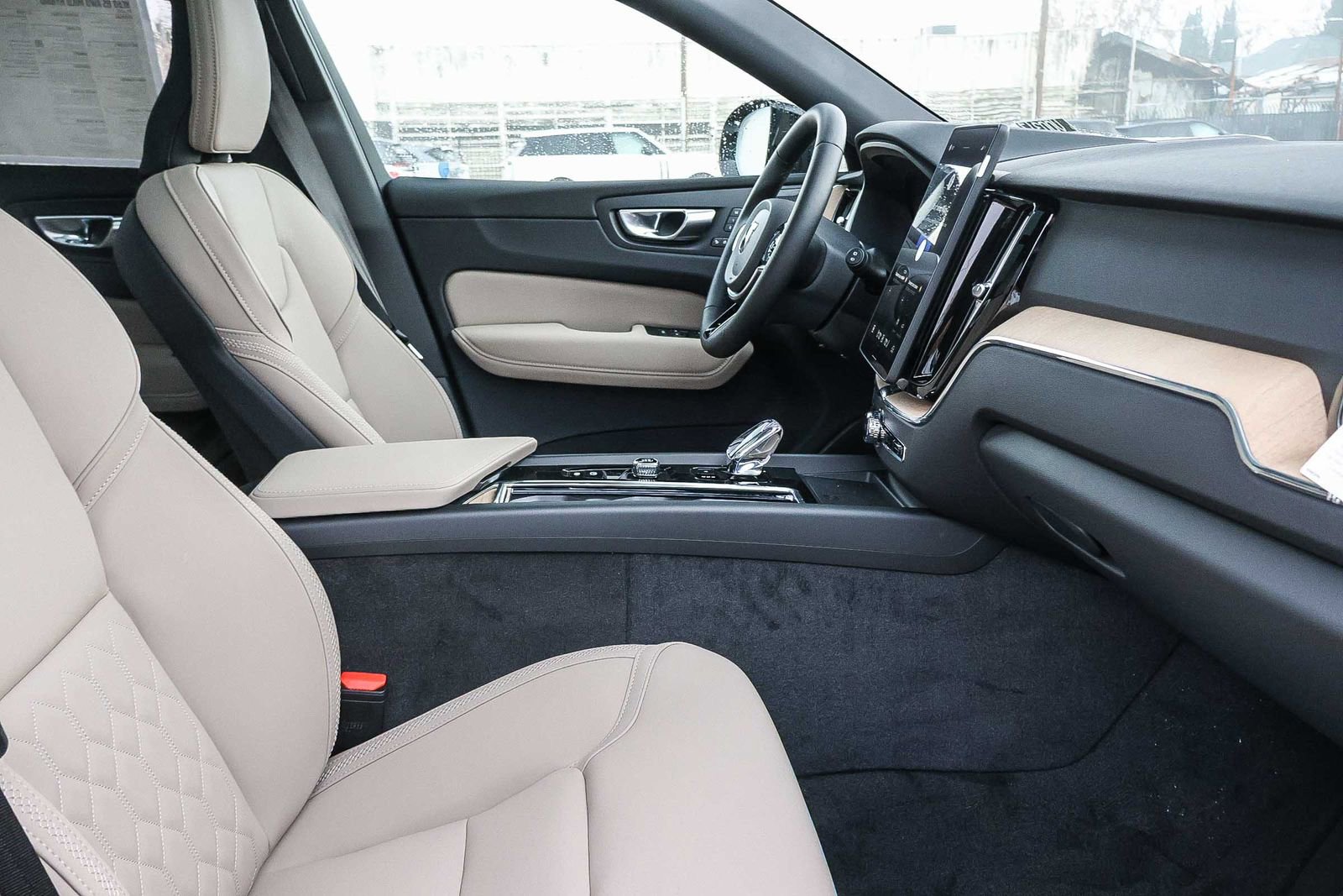 New 2026 Volvo XC60 B5 Plus w/ Climate Package PRO image 18