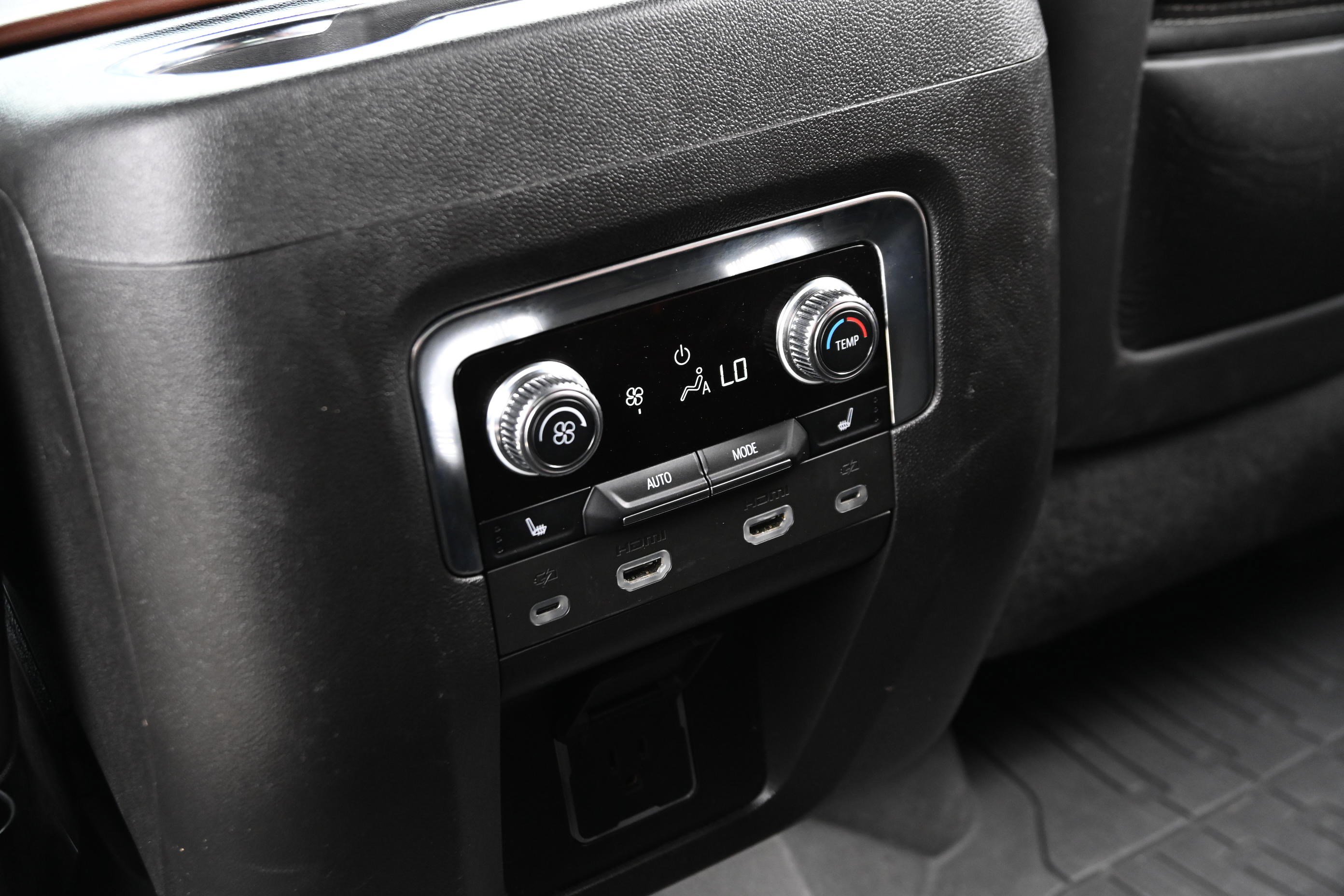 Used 2023 GMC Yukon Denali Ultimate AWD/4WD image 29