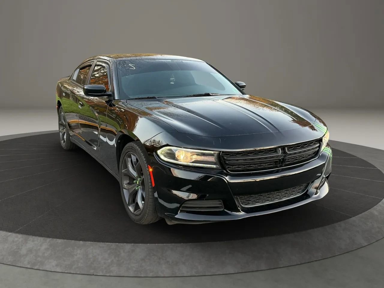 Used 2020 Dodge Charger SXT image 2