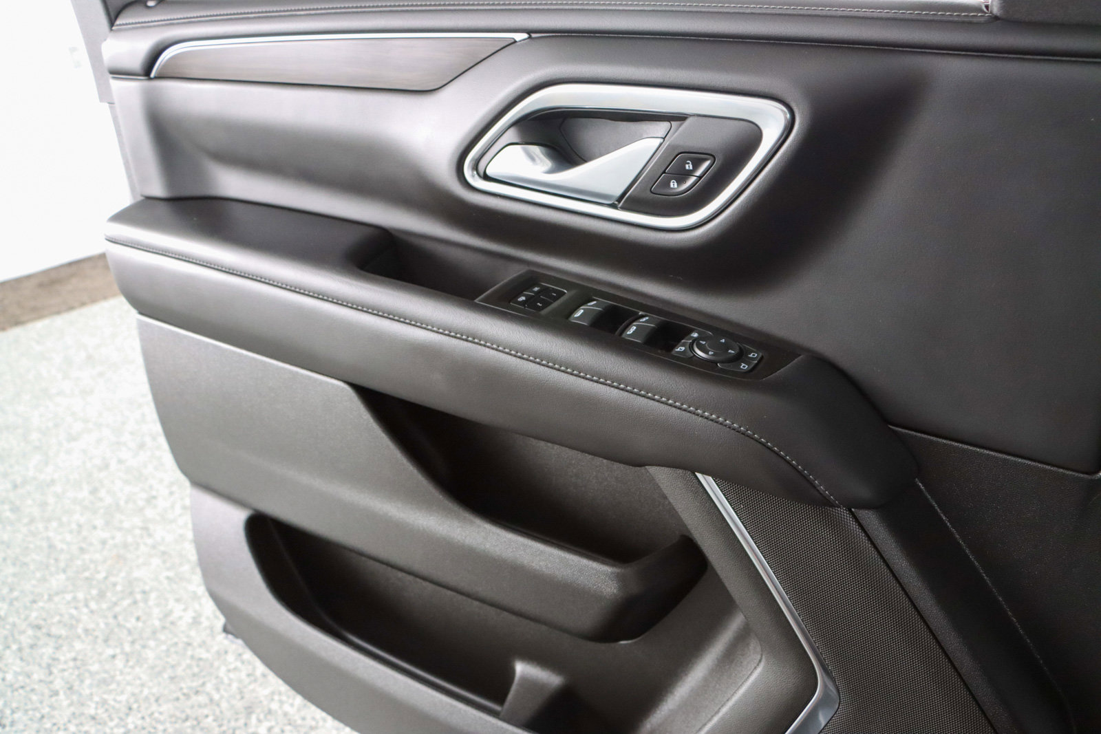 Used 2022 Chevrolet Tahoe Z71 w/ Luxury Package AWD/4WD image 25