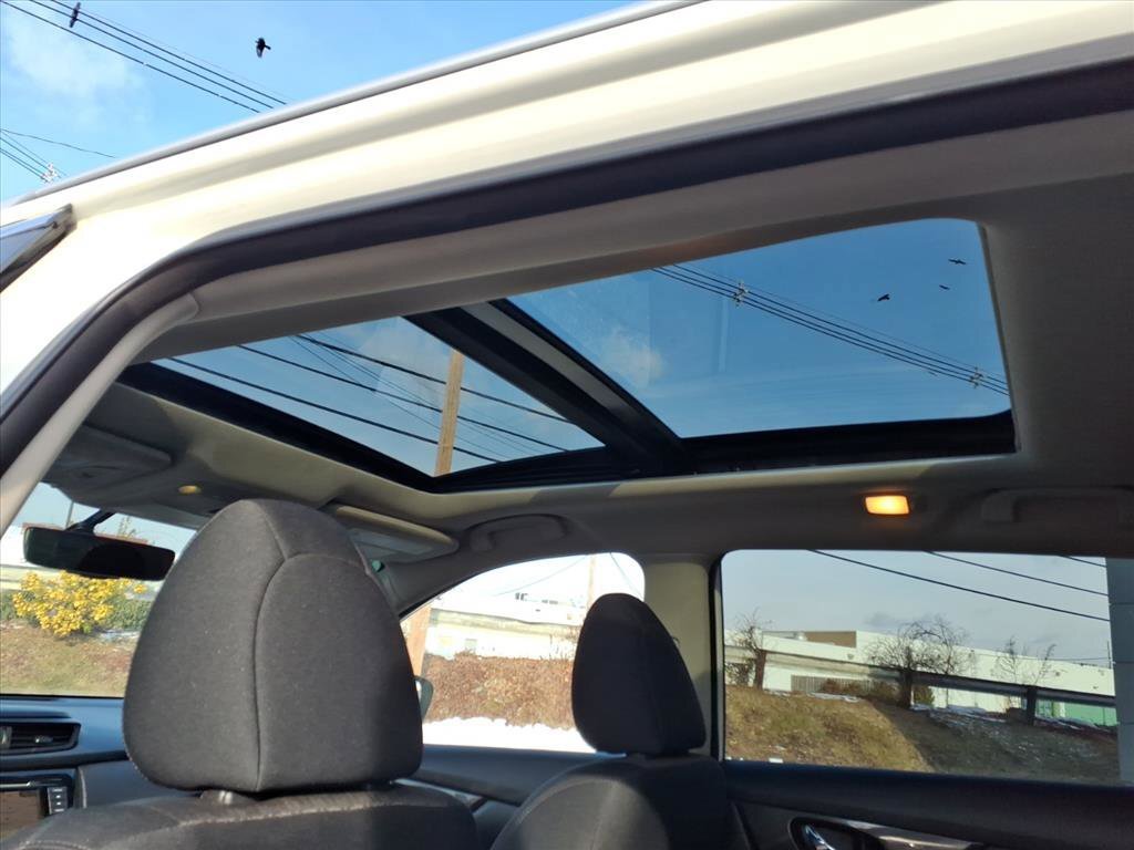 Used 2018 Nissan Rogue SV w/ Sun & Sound Touring Package AWD/4WD image 39