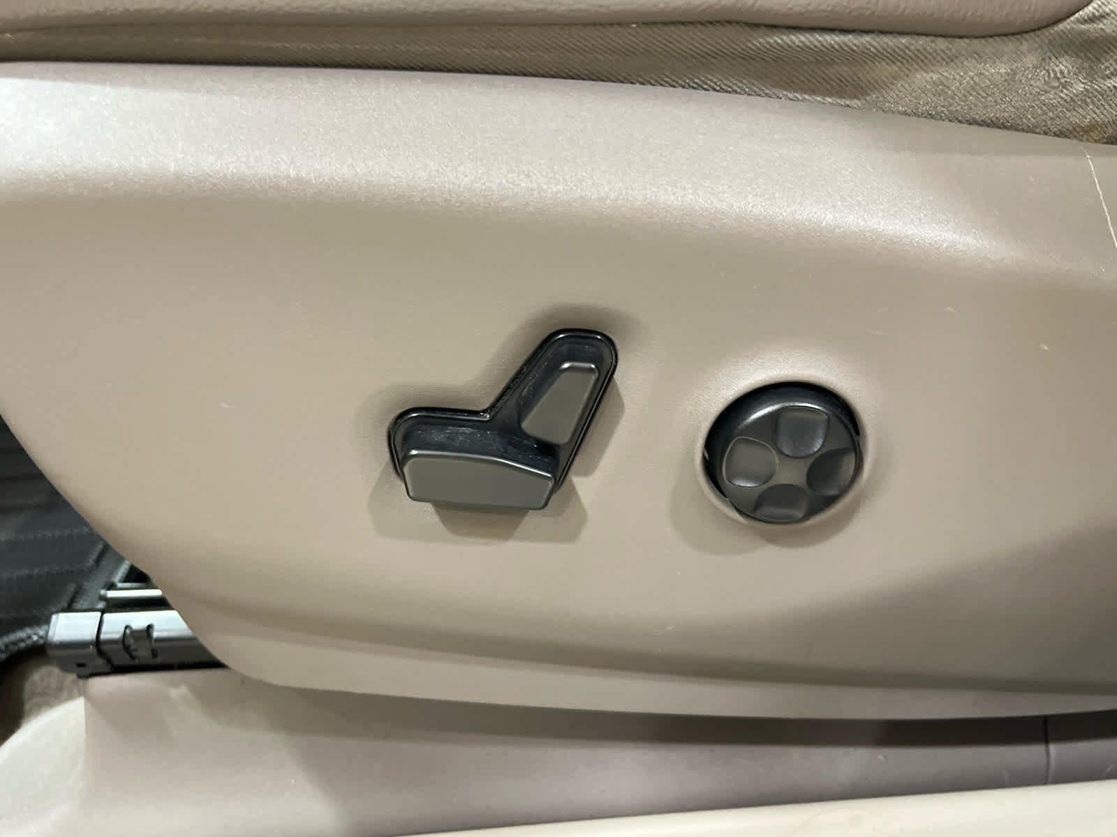 Used 2018 Chrysler Pacifica Touring-L FWD image 14