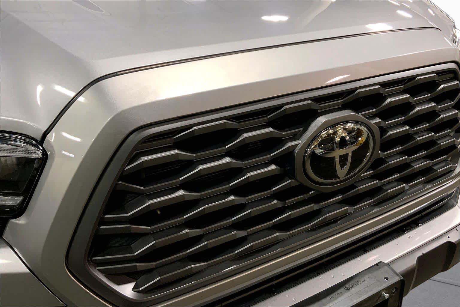 Used 2021 Toyota Tacoma TRD Off-Road w/ TRD Premium Off Road Package AWD/4WD image 30