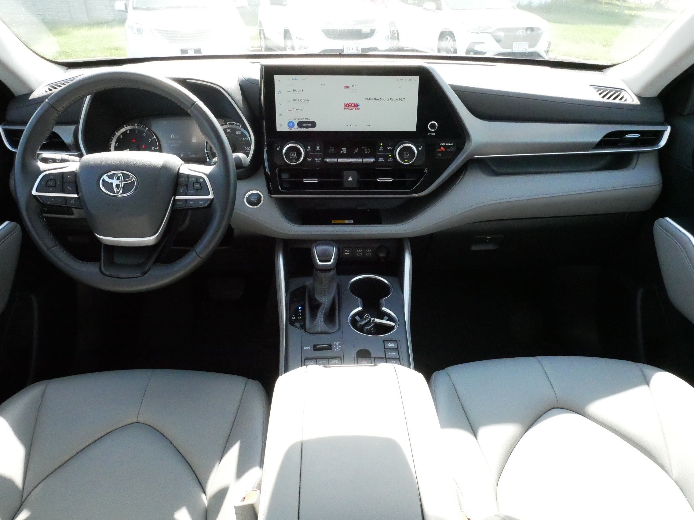 Certified 2025 Toyota Highlander XLE AWD/4WD image 10