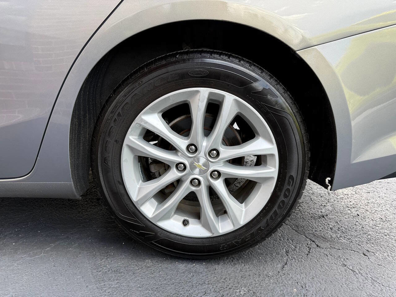 Used 2018 Chevrolet Malibu LT image 9