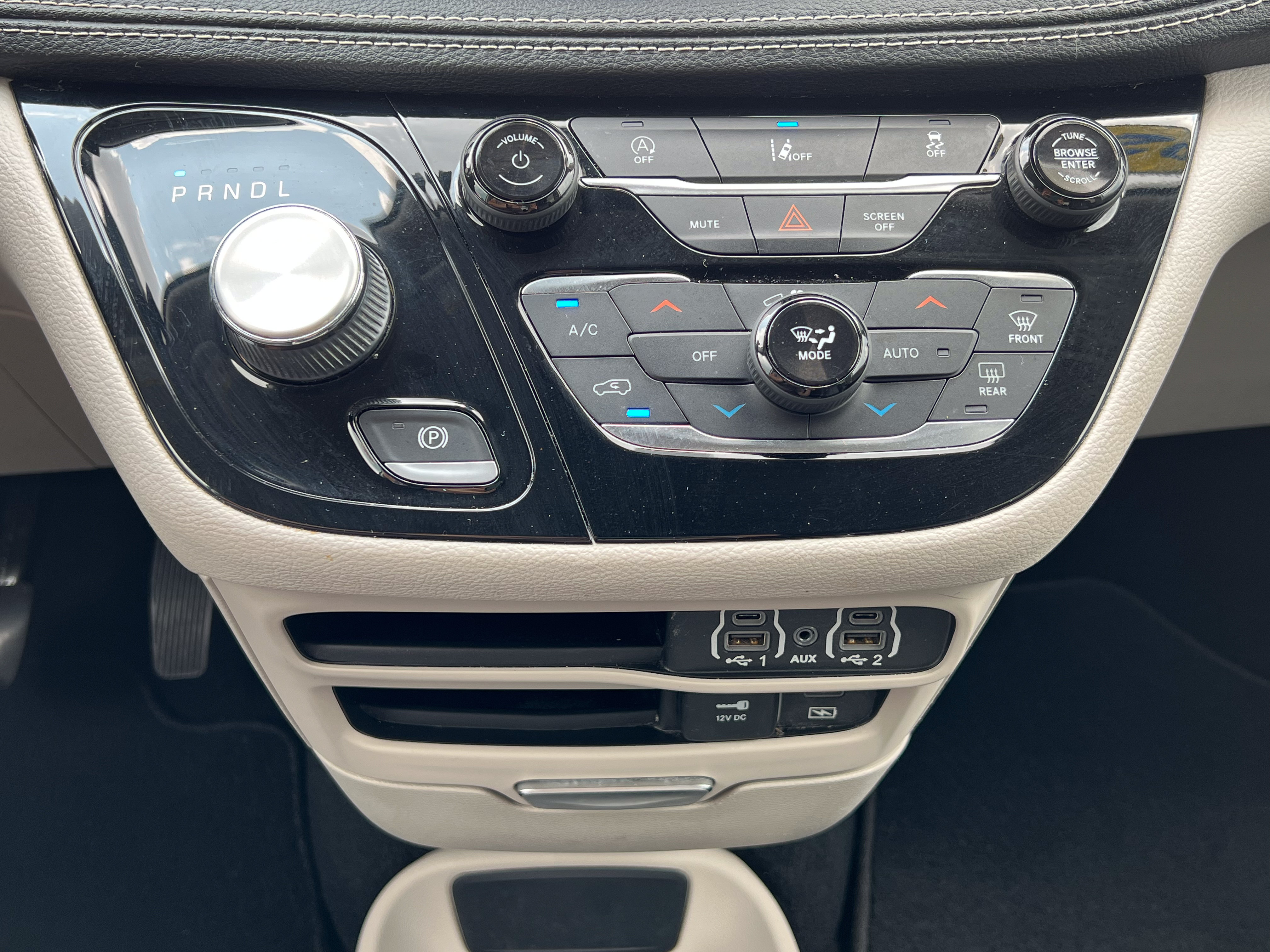 Used 2022 Chrysler Pacifica Touring-L FWD image 25