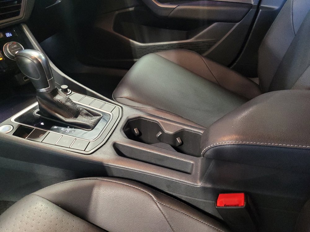 Used 2019 Volkswagen Jetta SEL w/ Cold Weather Package FWD image 26