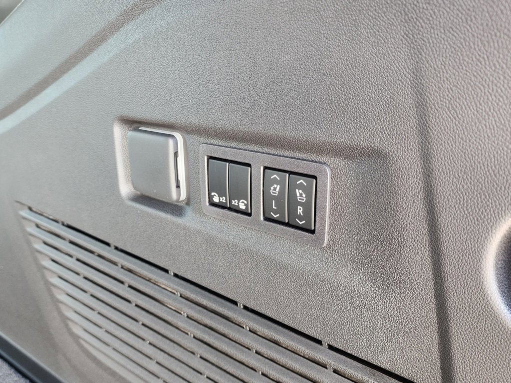 New 2026 GMC Yukon XL Denali w/ Denali Reserve Package image 58