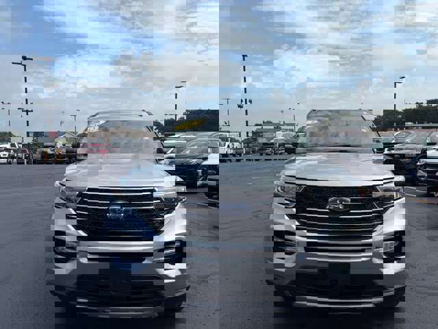 Certified 2022 Ford Explorer XLT w/ Equipment Group 202A image 5