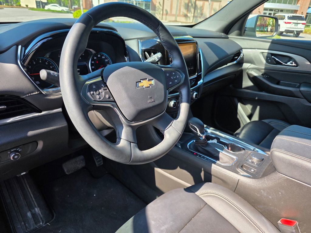 Used 2023 Chevrolet Traverse LT FWD image 9