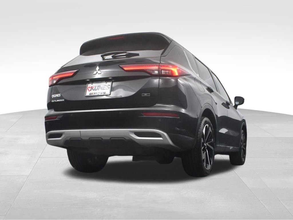 Used 2023 Mitsubishi Outlander SE image 46