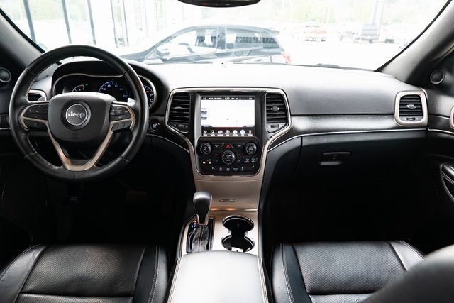 Used 2017 Jeep Grand Cherokee Limited w/ Luxury Group II AWD/4WD image 10