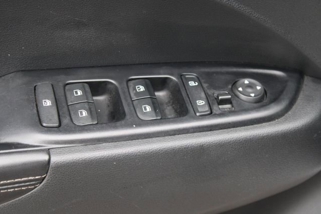 Used 2022 Hyundai Venue Limited image 10