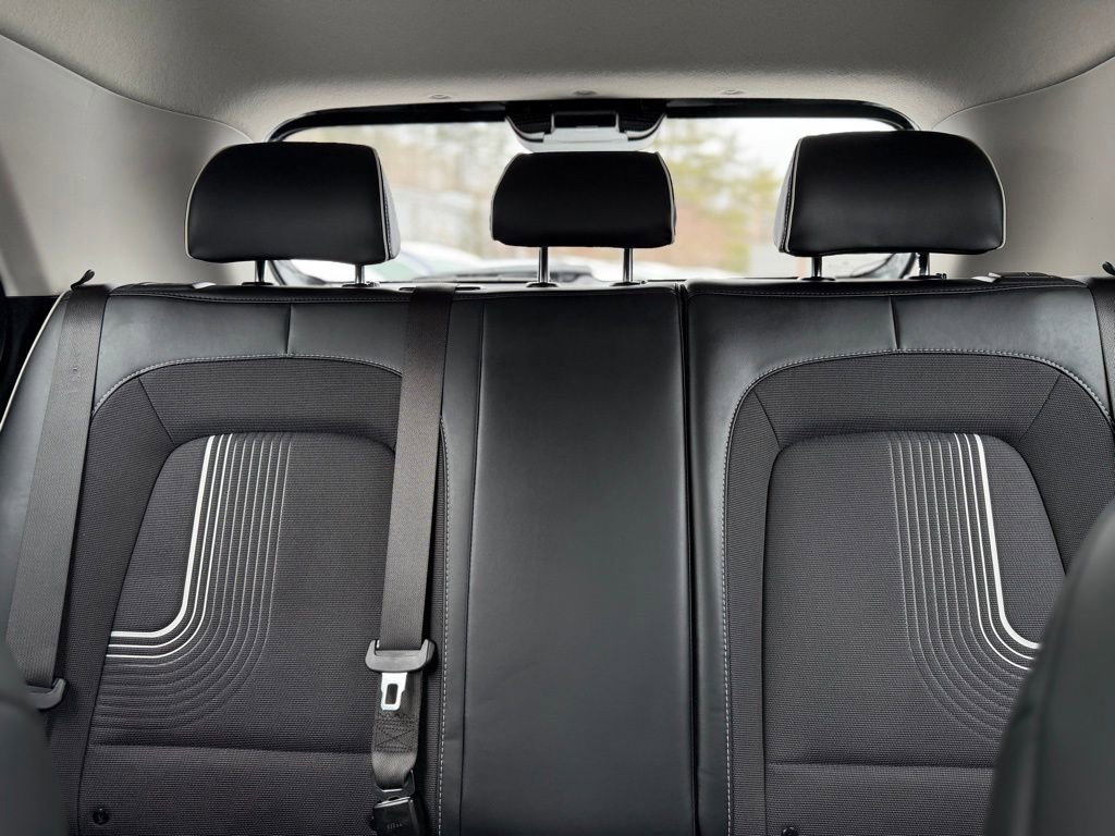 Used 2024 Hyundai Venue Limited image 23