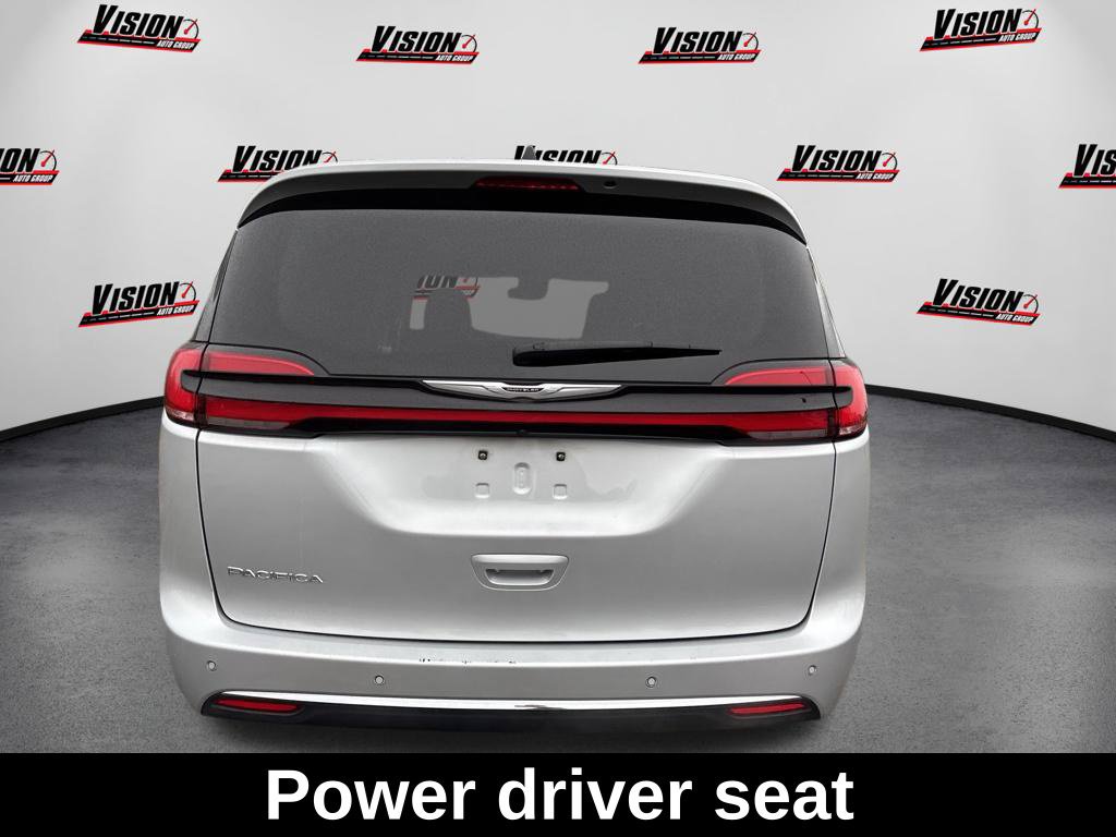 Used 2024 Chrysler Pacifica Touring-L FWD image 7