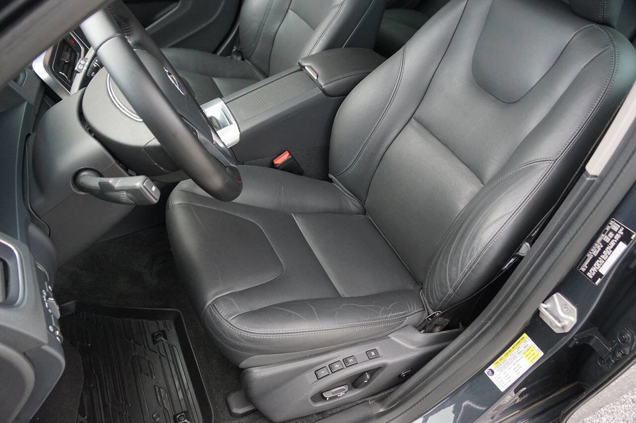 Used 2016 Volvo V60 T5 Premier w/ Convenience Package image 22