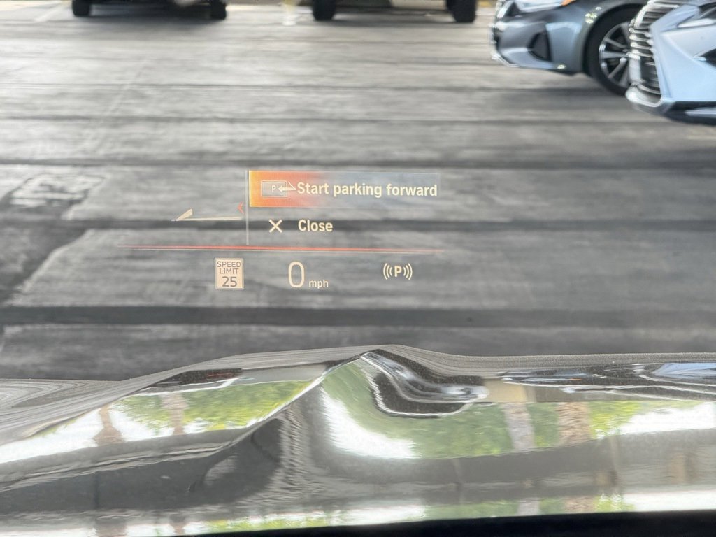 Used 2023 BMW X7 xDrive40i w/ Premium Package image 4