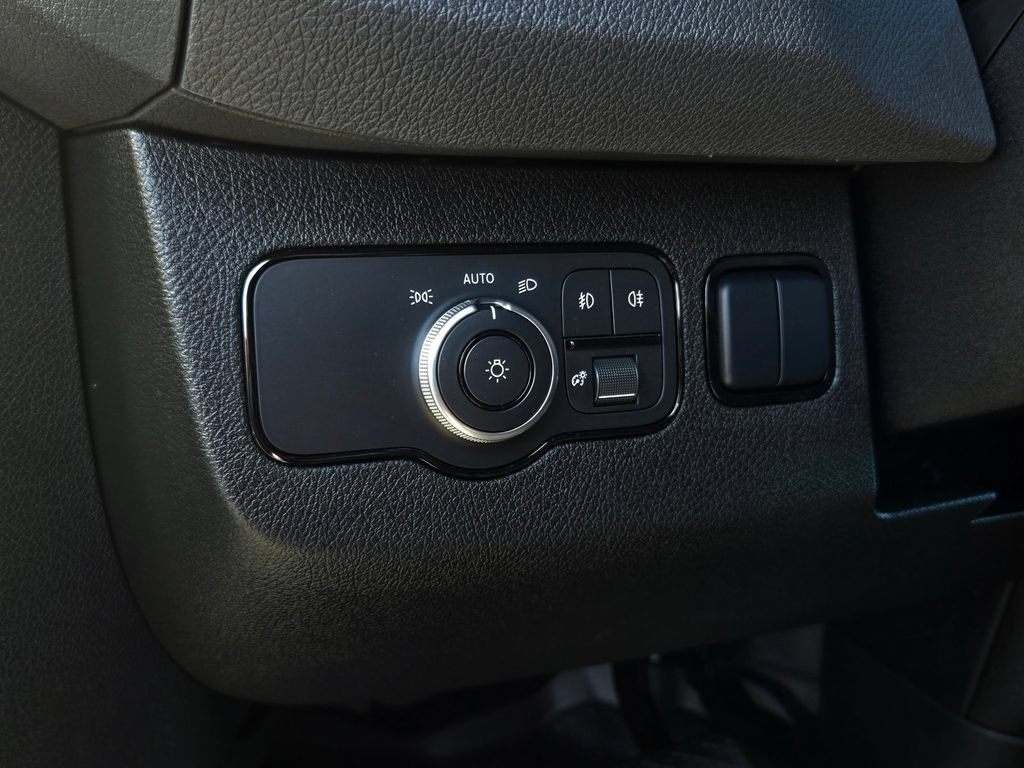 Used 2024 Mercedes-Benz Sprinter 2500 image 21