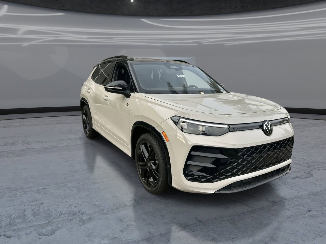 New 2026 Volkswagen Tiguan SE R-Line image 2