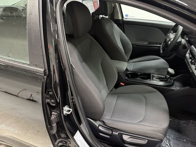 Used 2025 Kia K4 LXS image 18