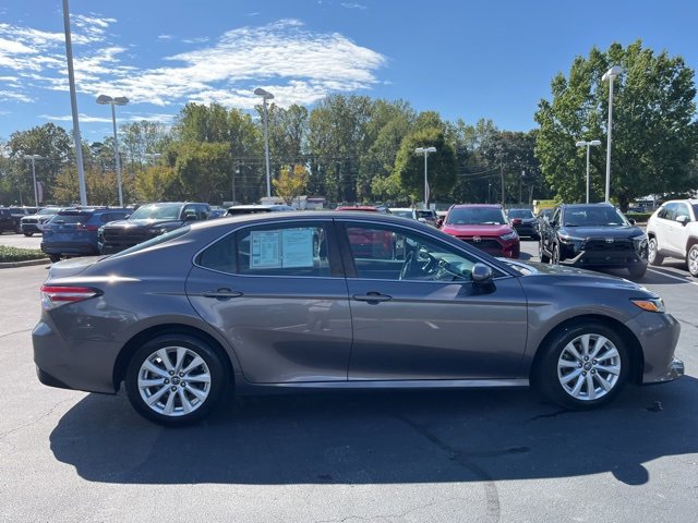 Used 2019 Toyota Camry LE image 4