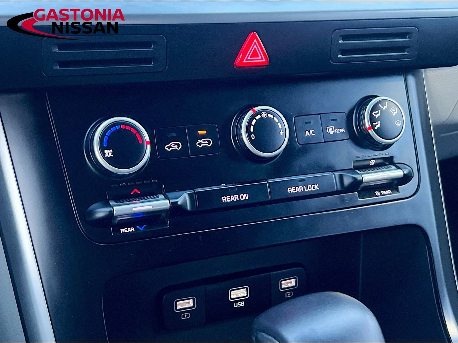 Used 2024 Kia Carnival LX image 19