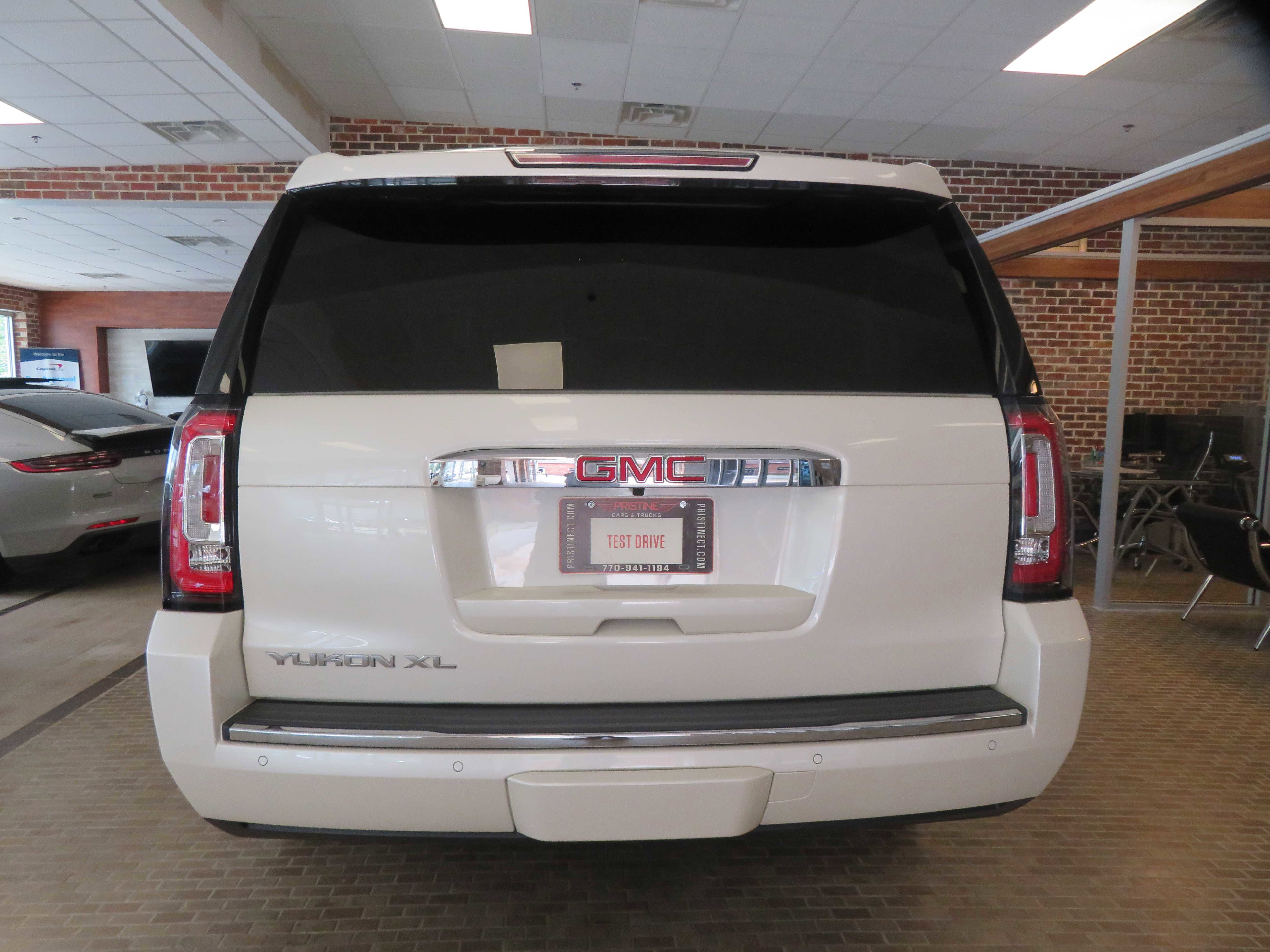 Used 2015 GMC Yukon XL Denali w/ Touring Package AWD/4WD image 5
