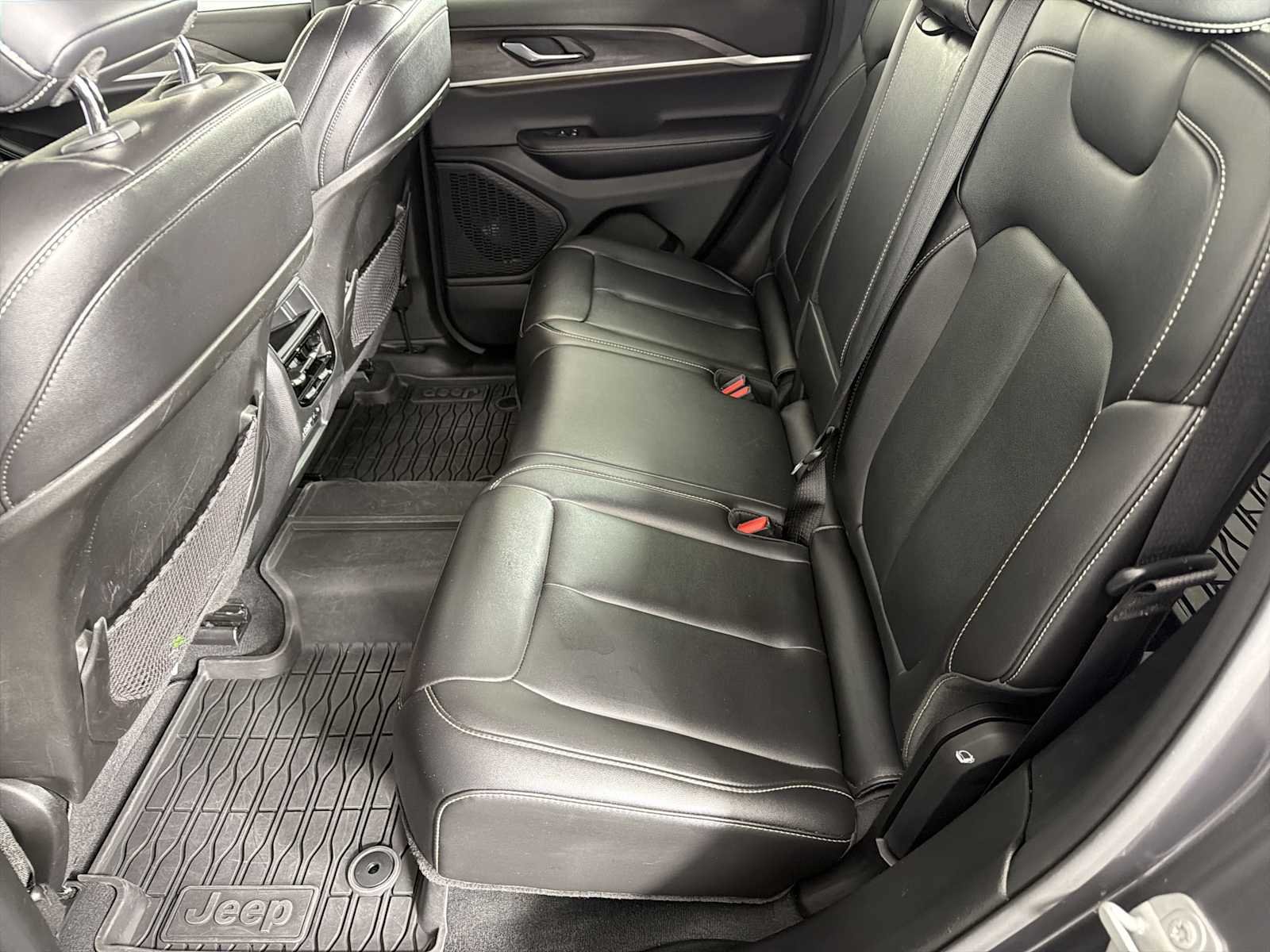 Used 2025 Jeep Grand Cherokee Limited w/ Black Appearance Package AWD/4WD image 19