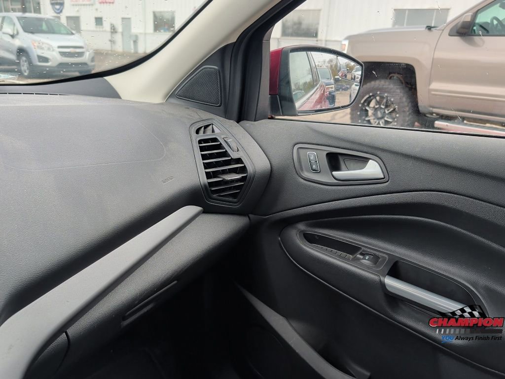 Used 2016 Ford Escape SE w/ Equipment Group 201A AWD/4WD image 13