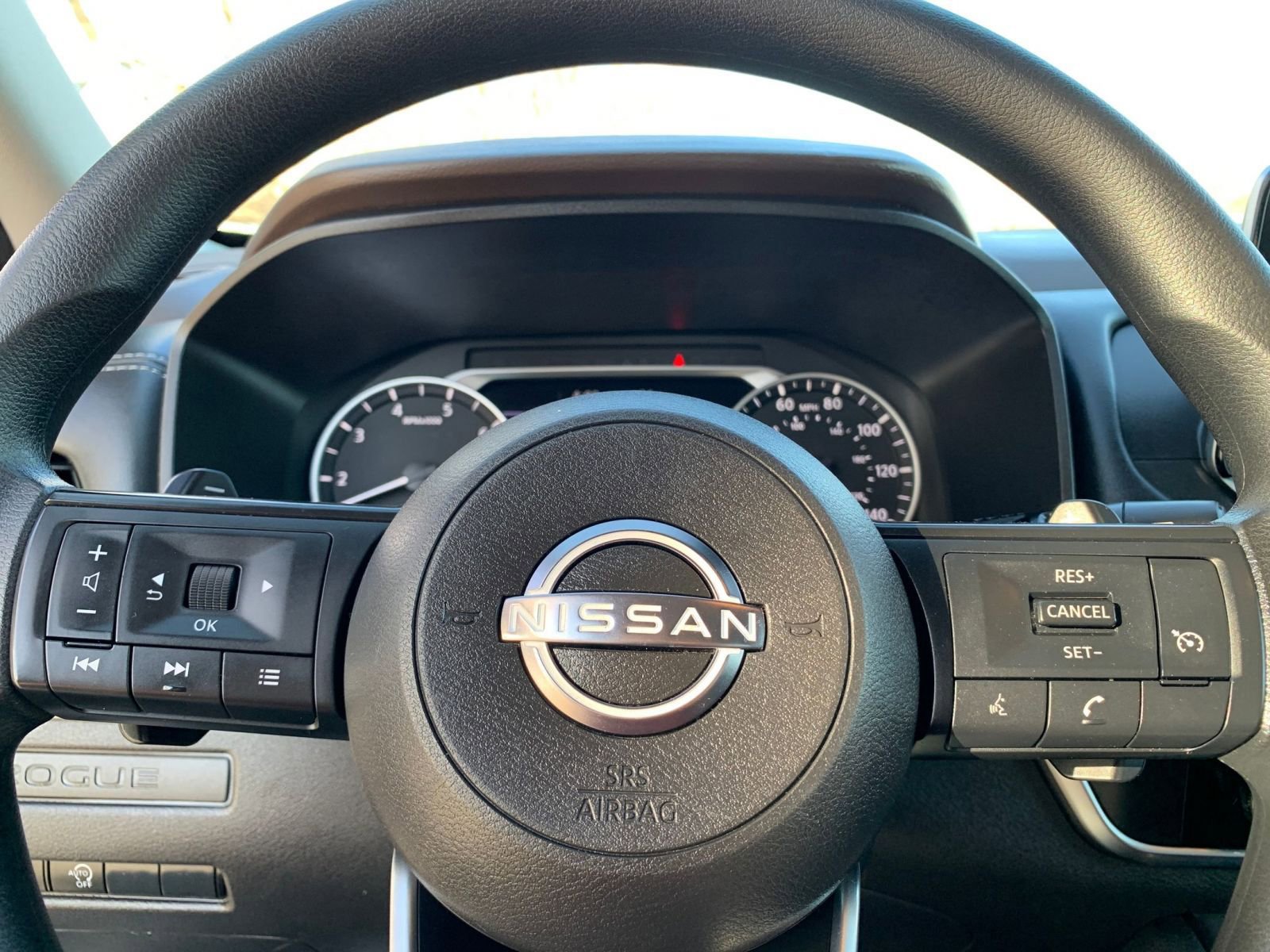 Used 2023 Nissan Rogue S image 27