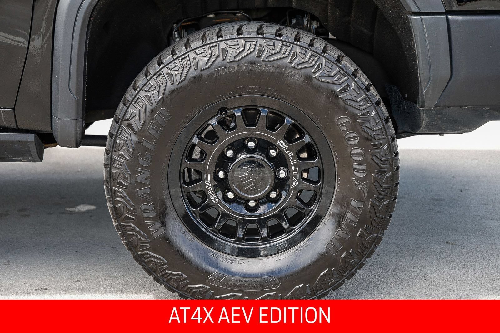 Used 2025 GMC Sierra 2500 AT4X w/ AT4X AEV Edition AWD/4WD image 10