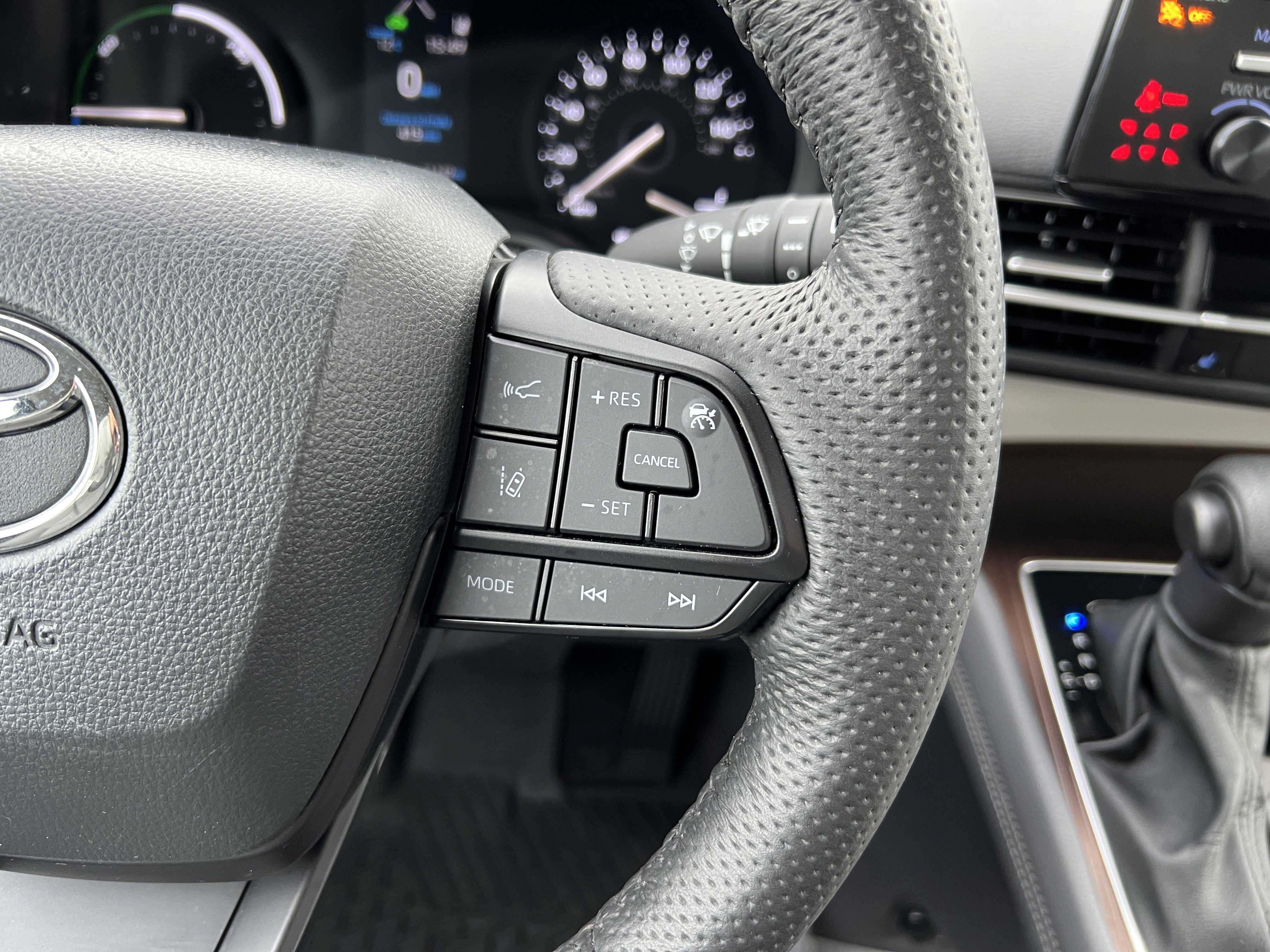 Used 2024 Toyota Sienna LE image 24