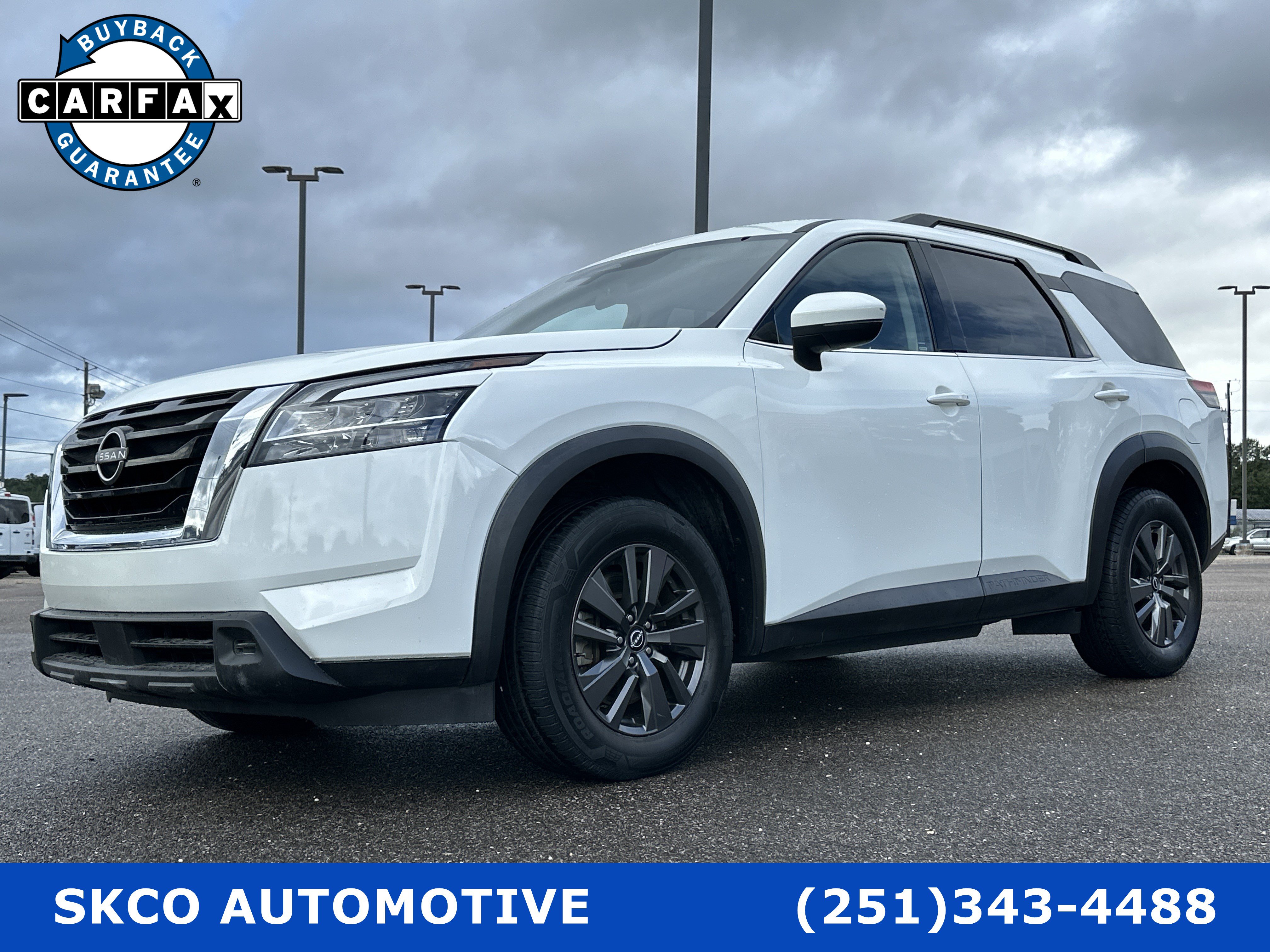 Used 2022 Nissan Pathfinder SV FWD image 1