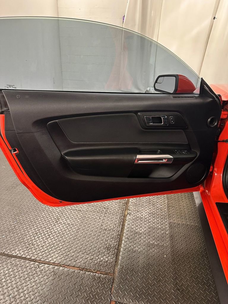 Used 2015 Ford Mustang Coupe RWD image 8