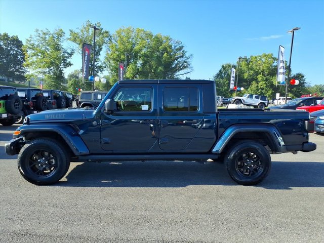 Used 2025 Jeep Gladiator Sport AWD/4WD image 9