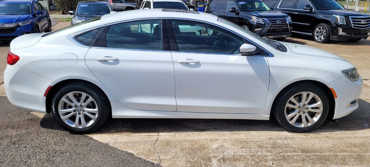 Used 2015 Chrysler 200 Limited w/ Convenience Group image 4