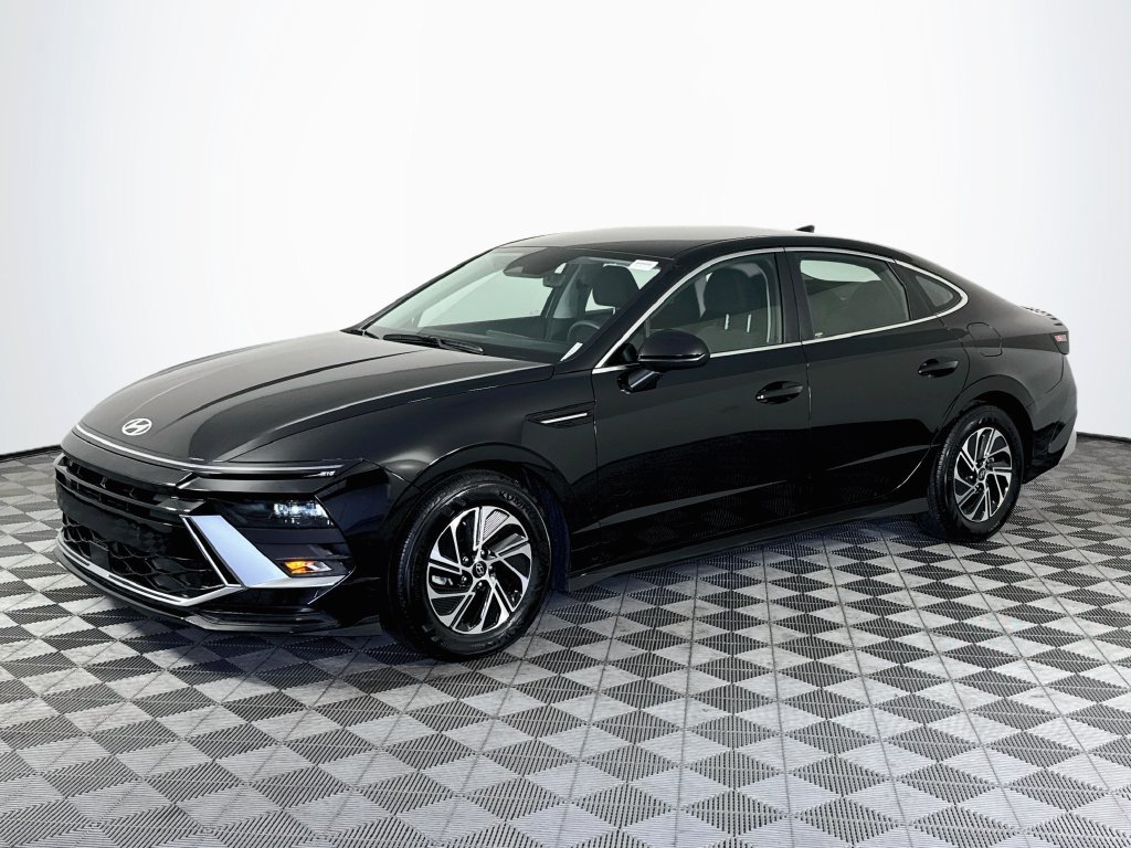 Used 2026 Hyundai Sonata Blue FWD image 4