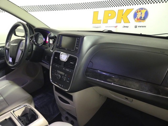 Used 2015 Chrysler Town & Country Touring image 23