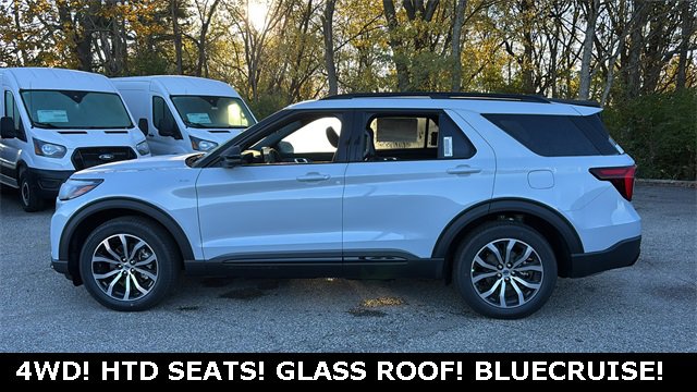 New 2026 Ford Explorer ST-Line image 3