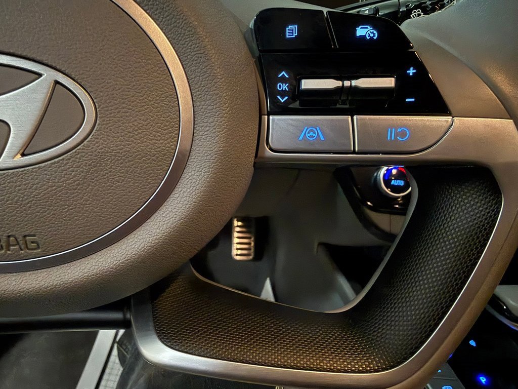 Certified 2025 Hyundai Elantra Sport image 33