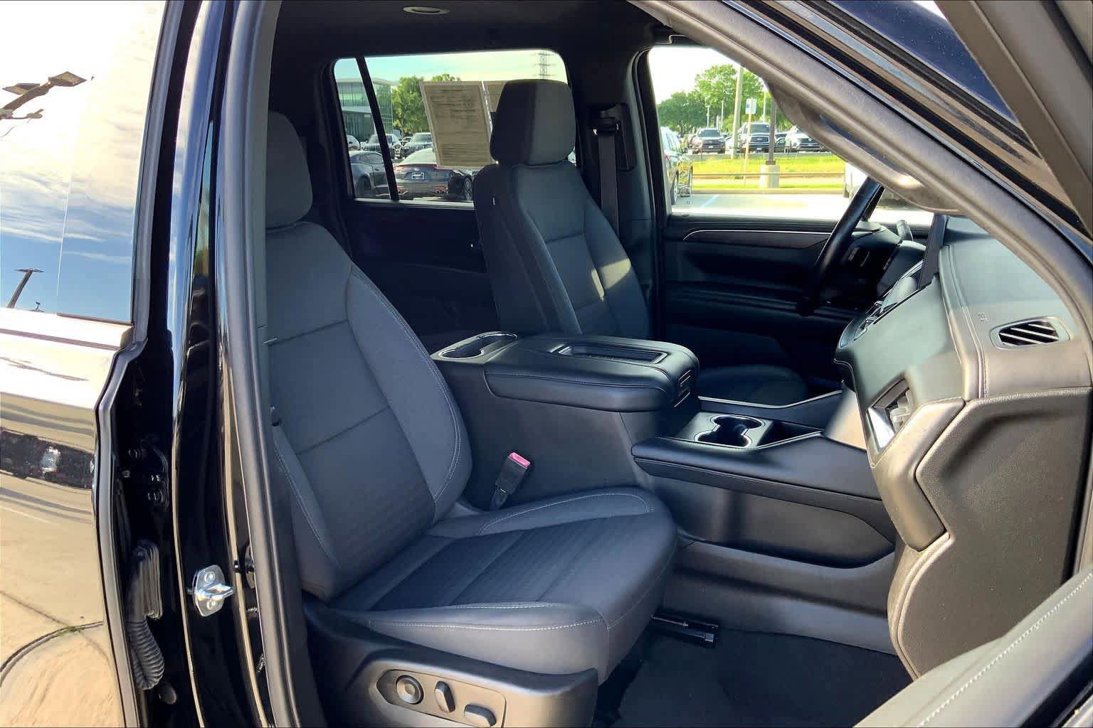 Used 2023 Chevrolet Suburban LS image 9