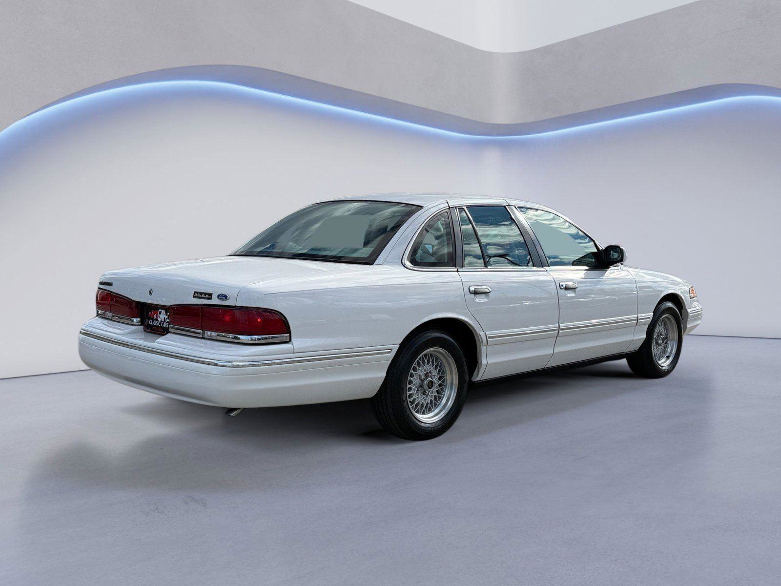 Used 1997 Ford Crown Victoria image 3